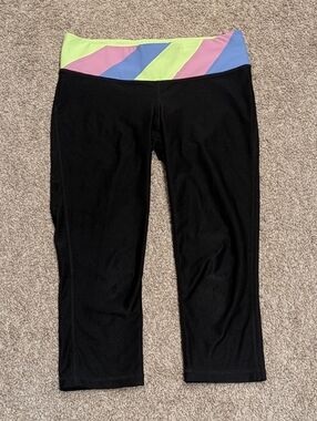 Xersion Women’s Small Black Crop Leggings Capri Length Colorblock Waistband